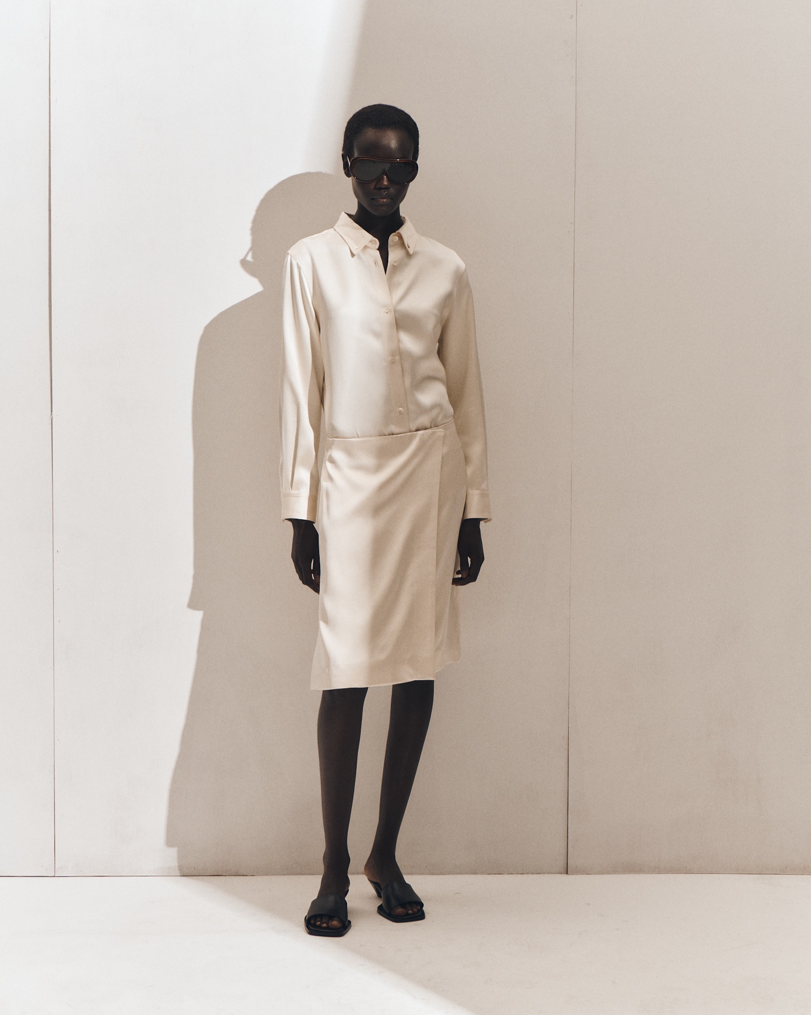 ボタンダウンカラー サテンシャツ